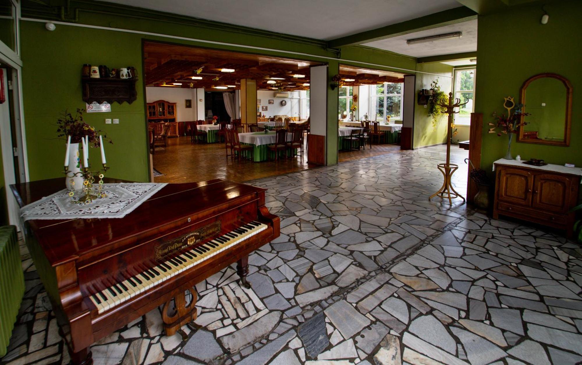 Zajazd Grodek Bujak Robert Naclegi I Restauracja Grodkow  外观 照片